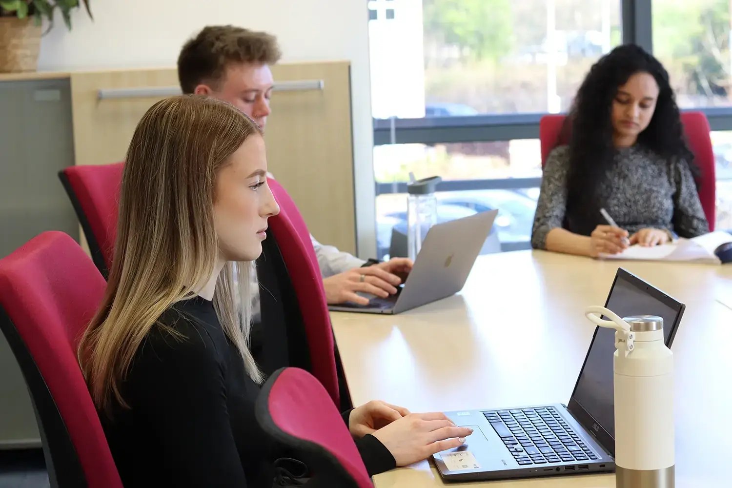 Team-Meeting-With-Laptops